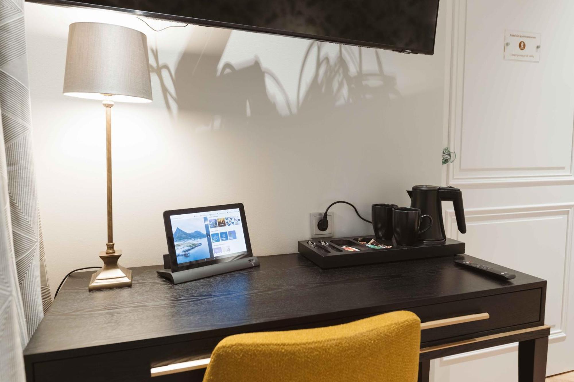 Hotel Bastian Хелзинки Екстериор снимка